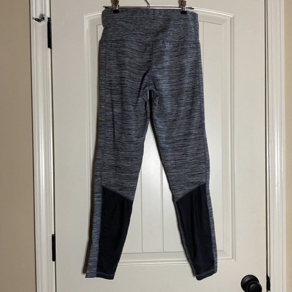 Women’s Puma Leggings Grey Large NWOT - Picture 2 of 3